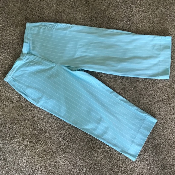 Izod Golf Stretch Striped Cropped Capri Pants 6 - Picture 6 of 7